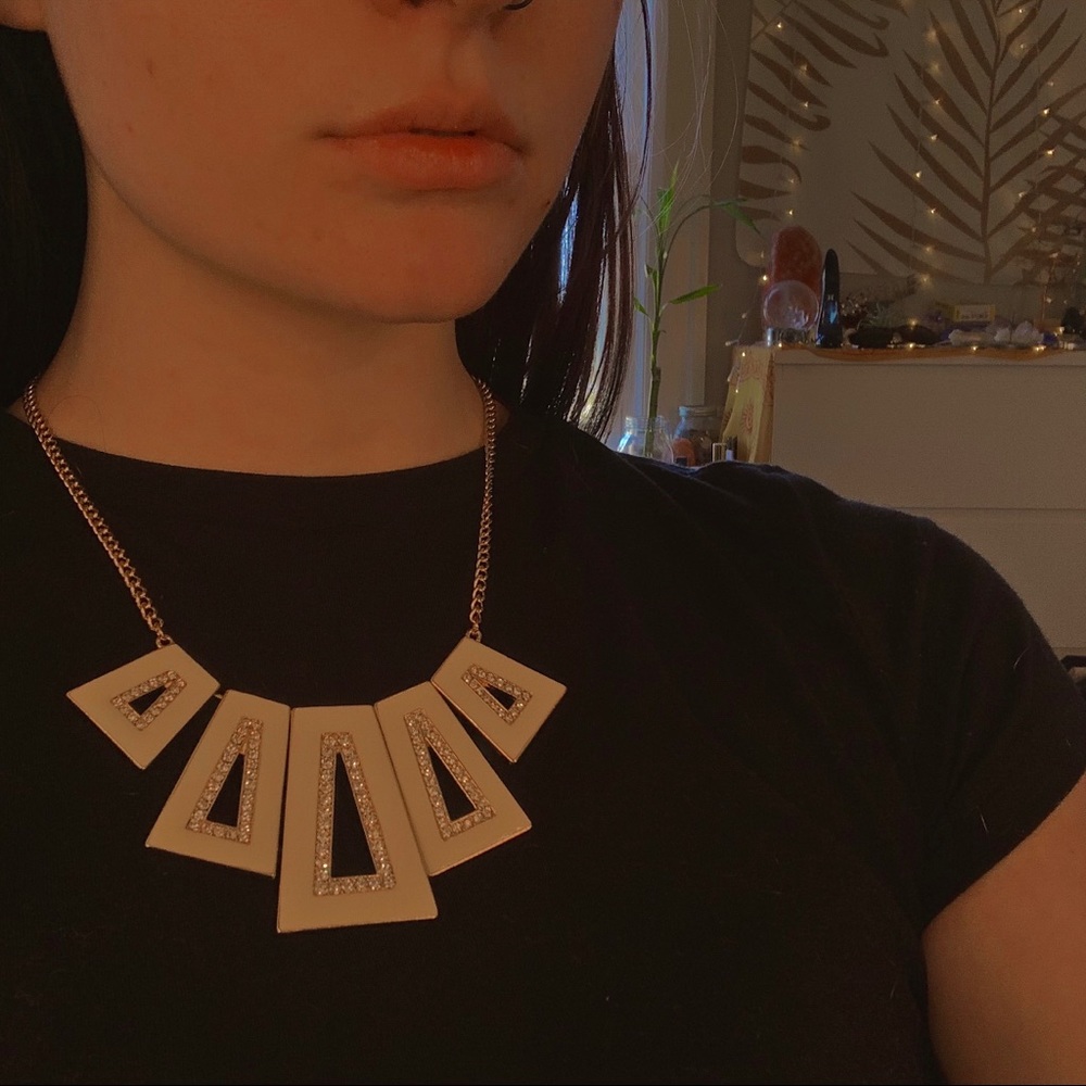 ✨ Francesca’s Geometric Rhinestone Statement Necklace – Cream & Gold